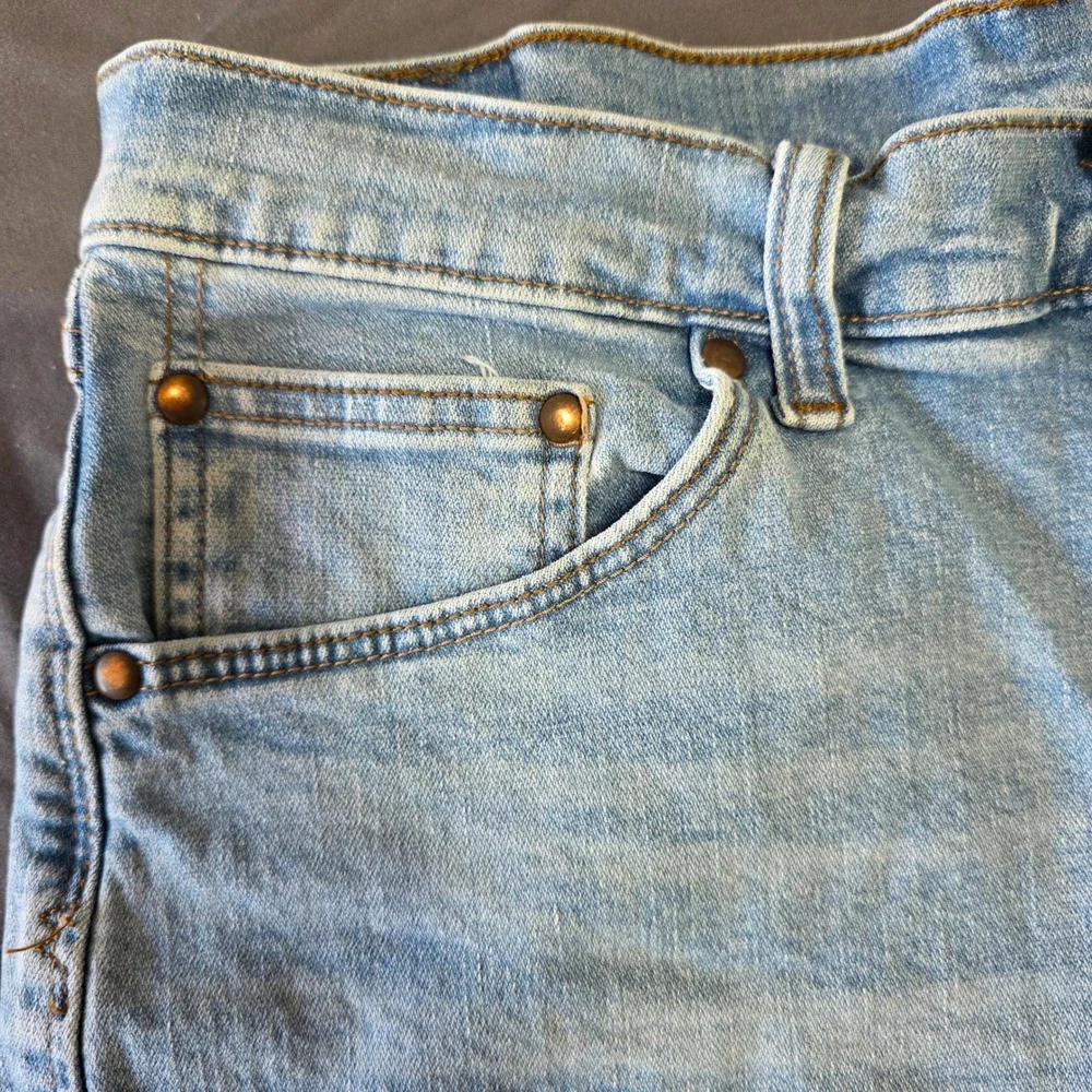 Wrangler Cutoff Denim Shorts Light Wash Raw Hem Size 32‎ Festival Western